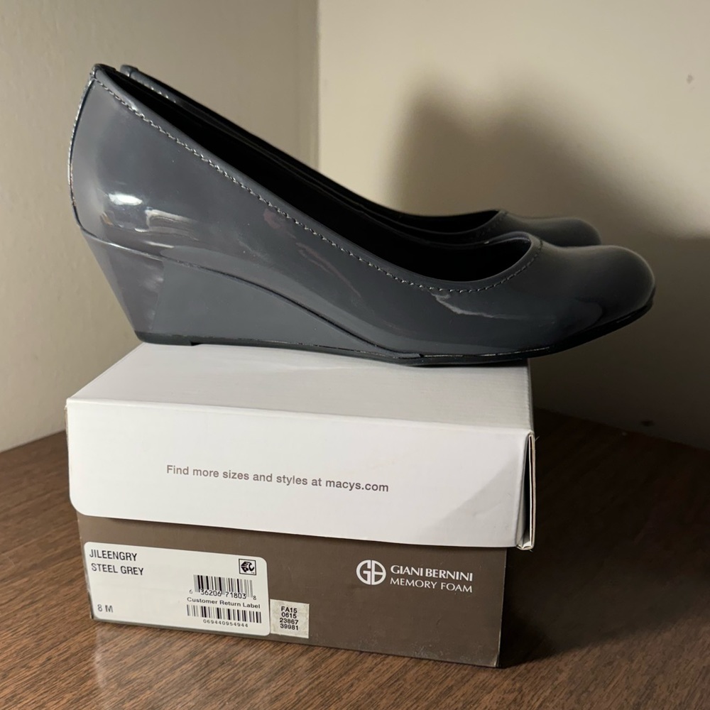 Giani Bernini Womens Size 8 Memory Foam Wedge Heels